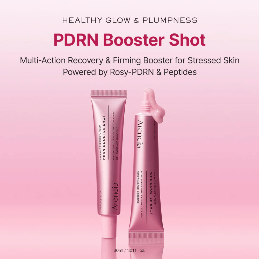 Produktbild på Arencia PDRN Booster Shot i rosa tubdesign tillsammans med öppen applikator. Fokus ligger på glow, fylligare hud och återhämtande hudvård med PDRN och peptider.