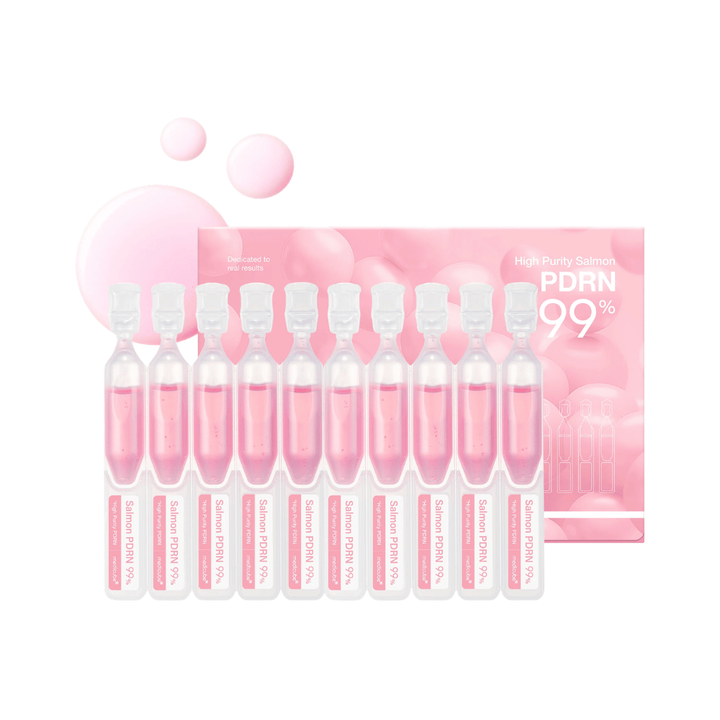 Medicube PDRN Pink One Day Serum Set med tio individuella ampuller och produktförpackning. Setet innehåller serum med 99 % högrenat lax-PDRN för återfuktning, lyster och daglig hudvård.