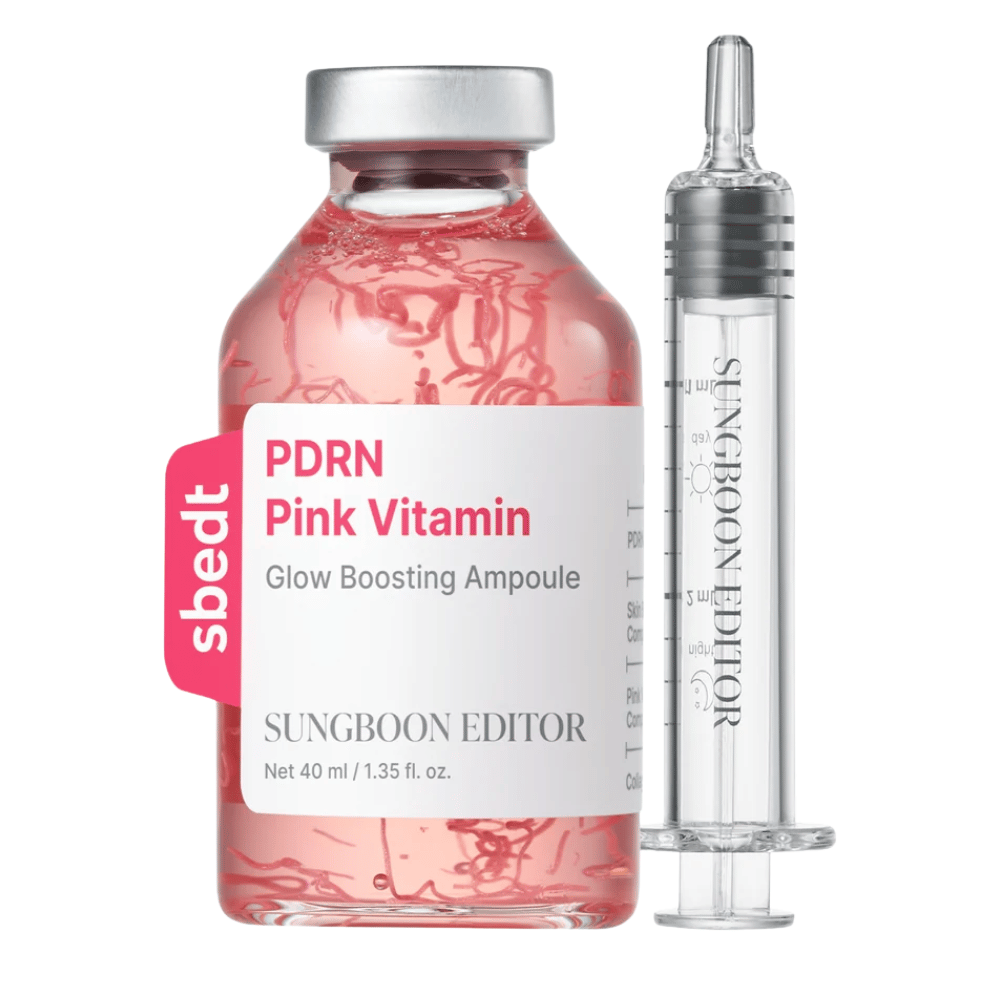 8. SUNGBOON EDITOR PDRN Pink Vitamin Glow Boosting Ampoule 40 ml – rosa glasflaska med tillhörande transparent applikator mot vit bakgrund
