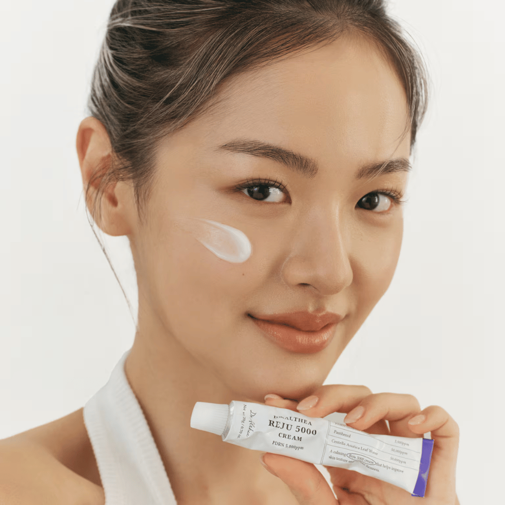 Dr. Althea Reju 5000 Cream PDRN 5000ppm applicerad på huden – lugnande och barriärstärkande ansiktskräm för känslig hud