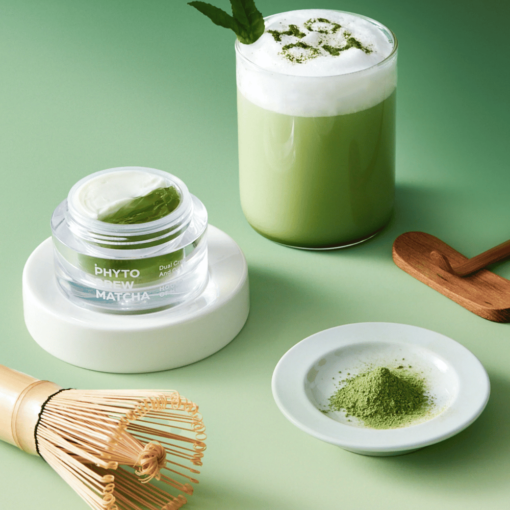 Dual cream och gel med matcha extrakt som ger intensiv återfuktning, lugnar känslig hud och stärker hudbarriären