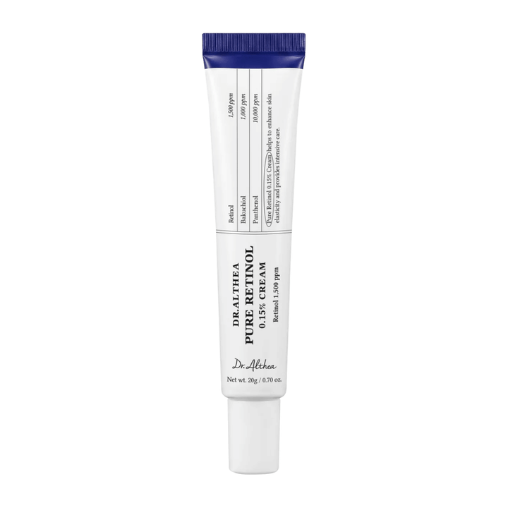 Frilagd produktbild av Dr. Althea Pure Retinol 0.15% Cream mot vit bakgrund. Den minimalistiska tubdesignen framhäver produktens rena och kliniska uttryck samtidigt som koncentrationen av retinol tydligt kommuniceras på förpackningen.
