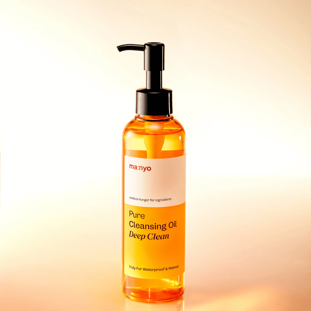 ma:nyo Pure Cleansing Oil Deep Clean med gyllene oljetextur – oljerengöring som emulgerar lätt och lämnar huden ren och mjuk