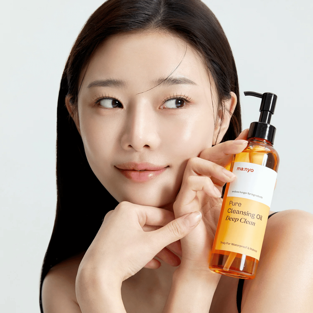 ma:nyo Pure Cleansing Oil Deep Clean – djuprengörande oljerengöring som effektivt löser upp vattenfast makeup och smuts utan att torka ut huden.
