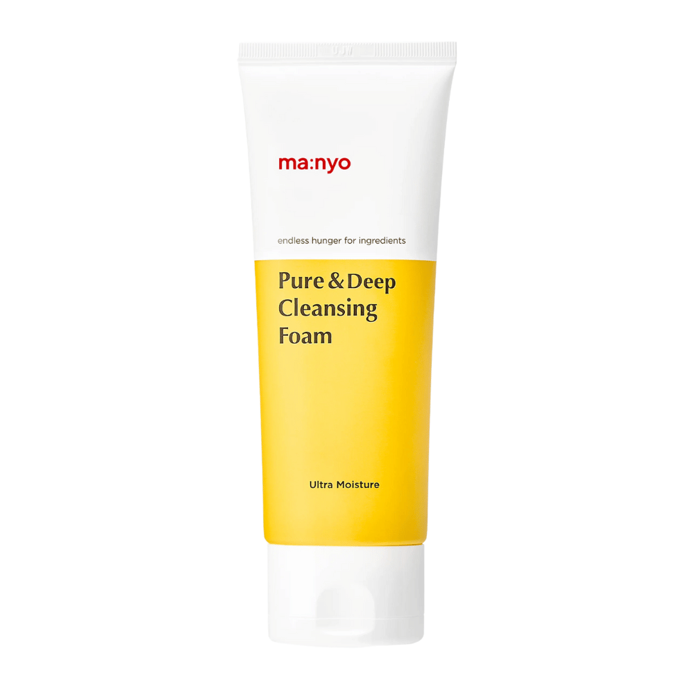 Närbild på Ma:nyo Pure & Deep Cleansing Foam – ultra moisture-formula som rengör skonsamt och återfuktar huden på djupet.