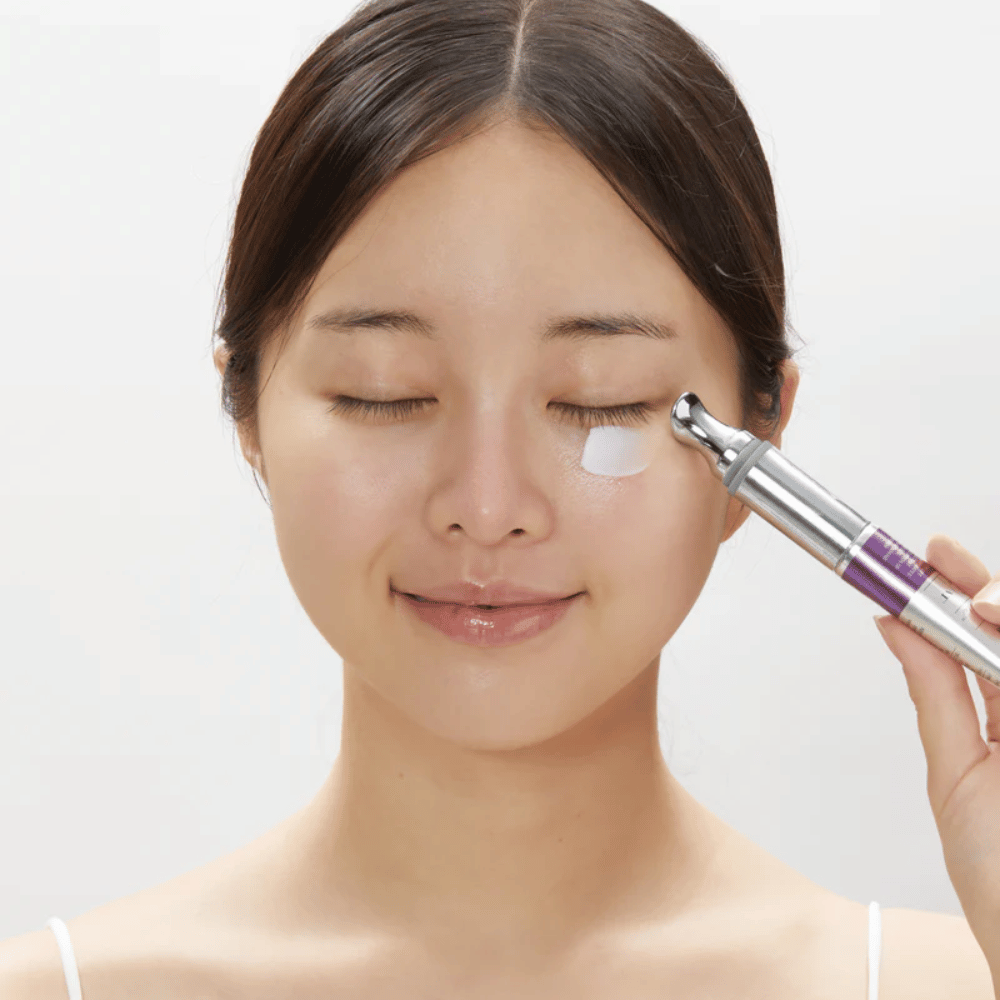 VT Cosmetics Reedle Shot Lifting Eye Cream appliceras under ögat – uppstramande ögonkräm mot fina linjer och mörka ringar