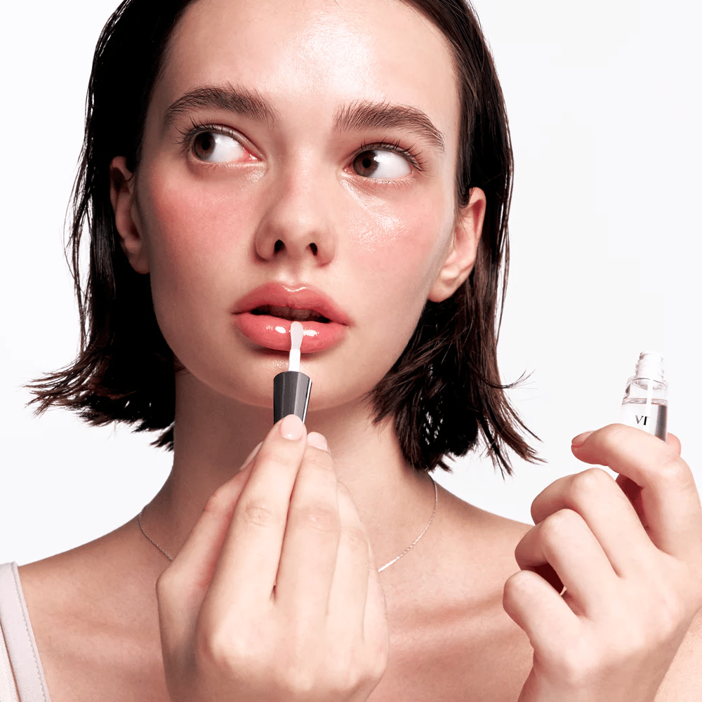 VT Cosmetics Reedle Shot Lip Plumper Beginner appliceras på läpparna för fylligare känsla, jämnare läppyta och glossig finish.