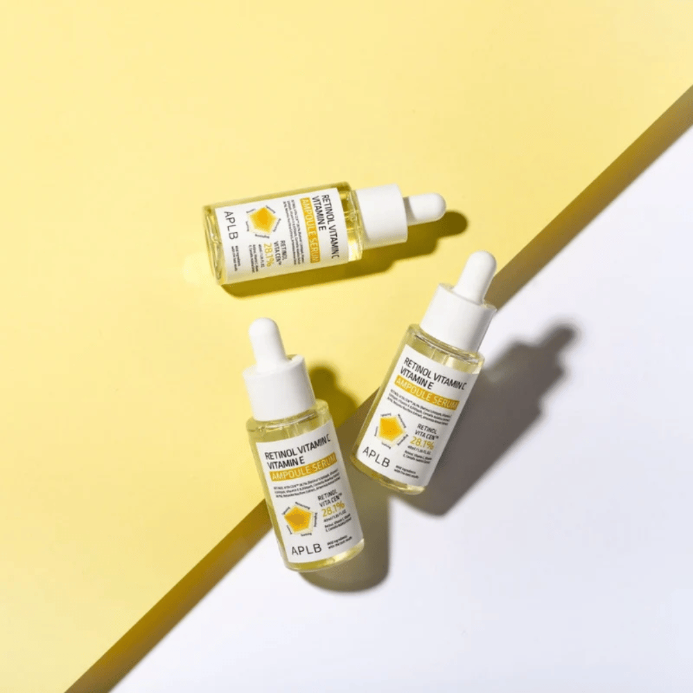 APLB Retinol Vitamin C Vitamin E Ampoule Serum på gul och vit bakgrund