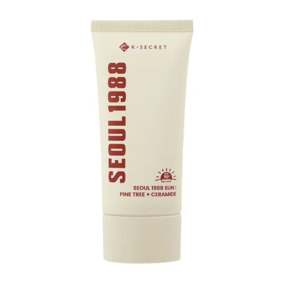 SEOUL 1988 Sun Cream kombinerar kraften i tallbark och ceramider för att skydda huden mot solen (SPF50+ PA++++) samtidigt som den återfuktar och stärker hudbarriären.