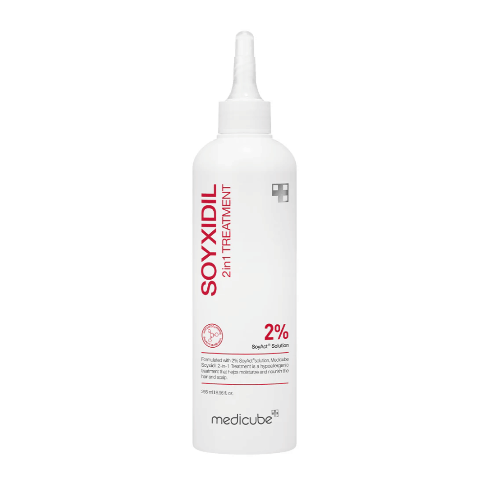 Produktbild av Medicube Soyxidil 2in1 Treatment i vit flaska med röd text. Innehåller 2% SoyAct™ Solution för att stärka hår och hårbotten.