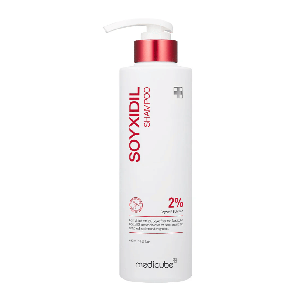 Produktbild av Medicube Soyxidil Shampoo i vit flaska med röd pump – innehåller 2% SoyAct™ Solution för starkare hår och minskat håravfall.