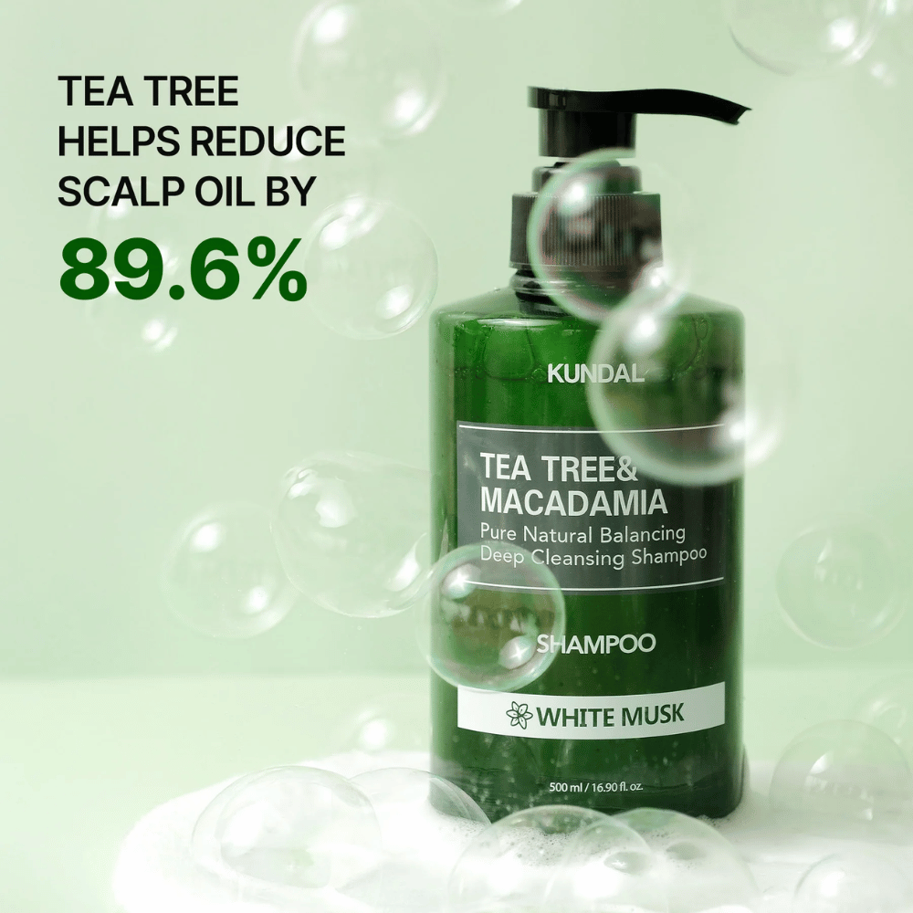 Produktbild med bubblor och statistik som visar att tea tree hjälper till att reducera överskottstalg i hårbotten för en fräschare känsla.