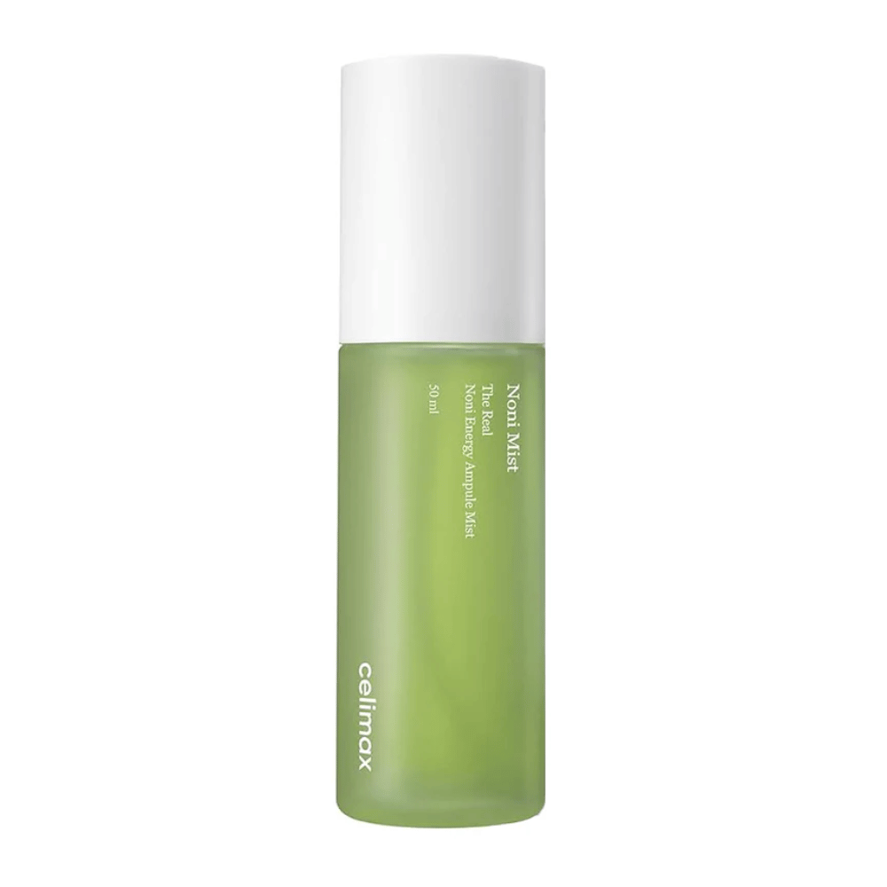 Celimax Noni Mist i en grön flaska med vit kork. Produkten, "The Real Noni Energy Ampule Mist," har en kapacitet på 50 ml och marknadsförs för att ge energi och återfuktning till huden.