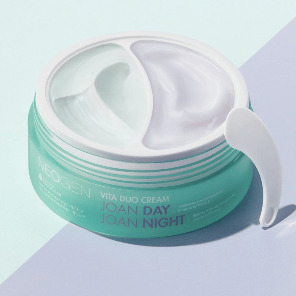 Detta är en burk av Neogen Vita Duo Cream Joan Day Joan Night, en två-i-ett ansiktskräm med en lugnande dagkräm och en återfuktande nattkräm.