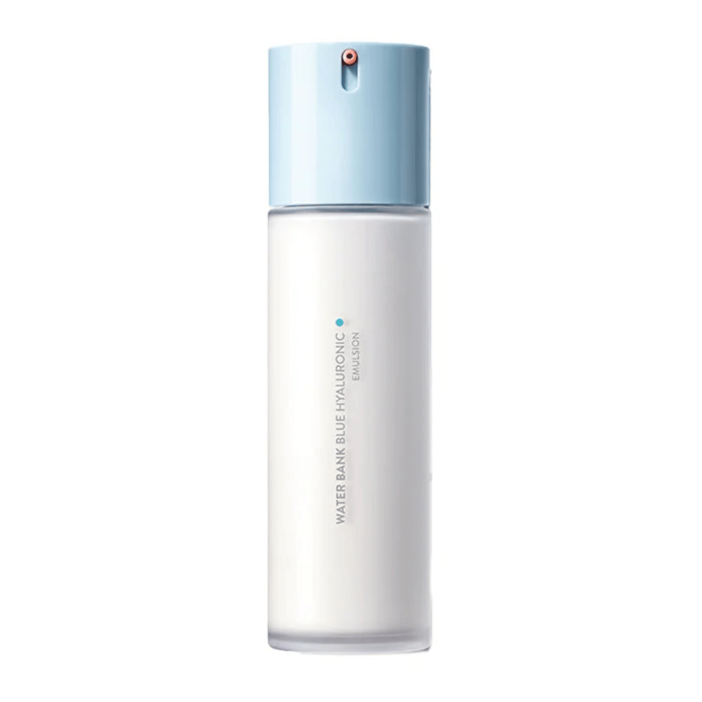 LANEIGE Water Bank Blue Hyaluronic Emulsion i vit flaska med ljusblå pump och minimalistisk design, frilagd mot vit bakgrund.