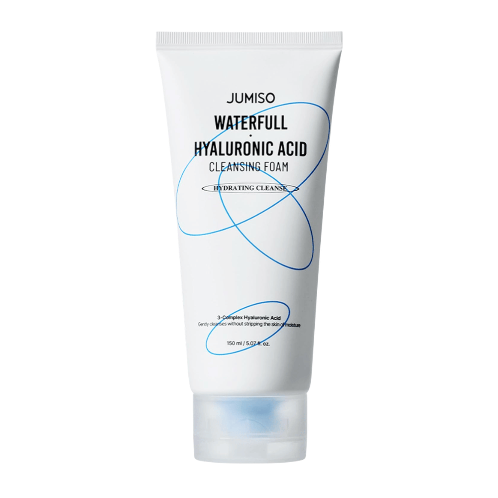 Jumiso Waterfull Hyaluronic Acid Cleansing Foam presenterad mot vit bakgrund. Återfuktande ansiktsrengöring med hyaluronsyra som rengör huden skonsamt utan att störa hudens naturliga fuktbalans.