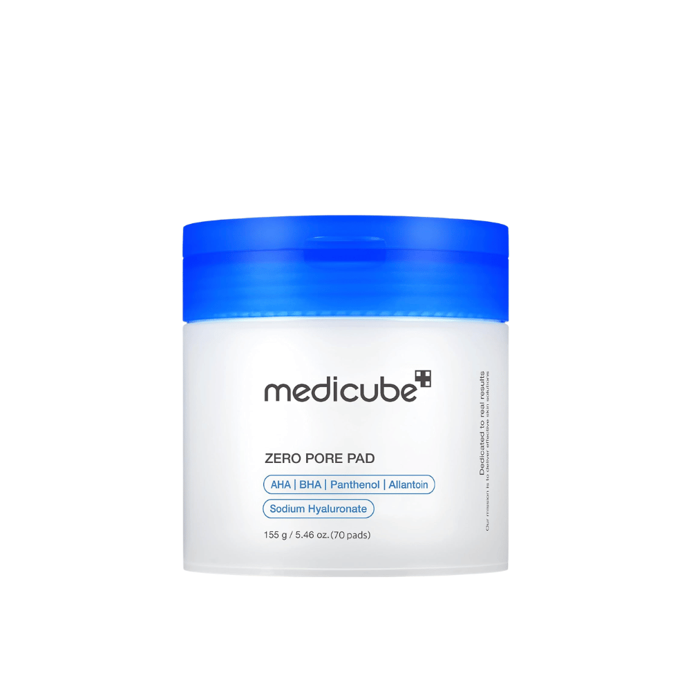 Medicube Zero Pore Pad 2.0, 70 exfolierande toner pads med AHA, BHA och panthenol i en vit burk med blått lock mot vit bakgrund.
