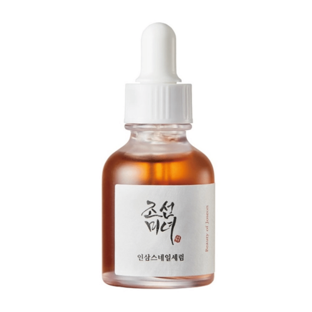 En flaska Beauty of Joseon Revive Serum 30ml på vit bakgrund.