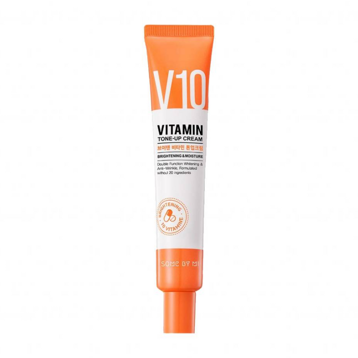 En tub SOME BY MI V10 Vitamin Tone-Up Cream 50ml för hudrynkor.