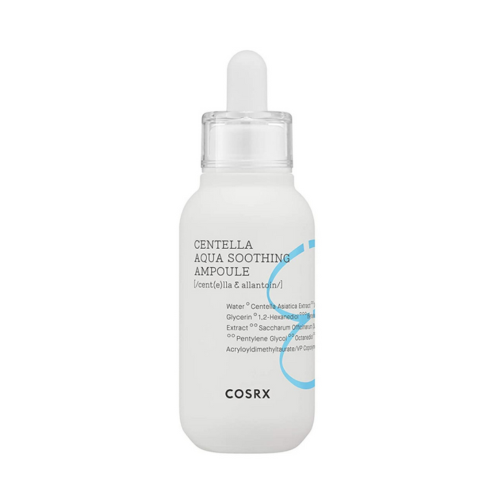 En flaska COSRX Centella Aqua Soothing Ampoule 40ml med lugnande egenskaper på en vit bakgrund.