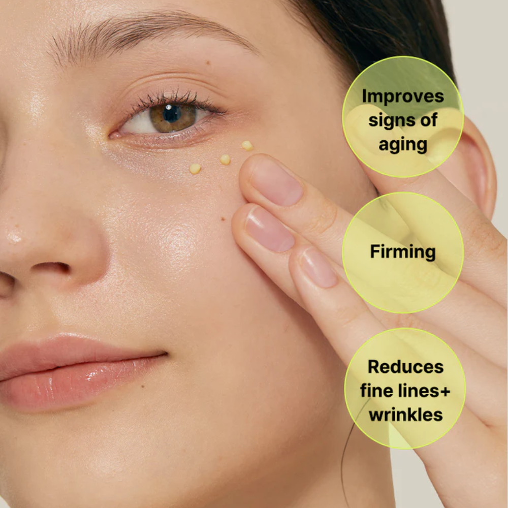 En kvinnas ansikte med synliga rynkor, som indikerar tecken på åldrande och minskad elasticitet, med hjälp av COSRX Retinol 0.1 Cream 20ml.